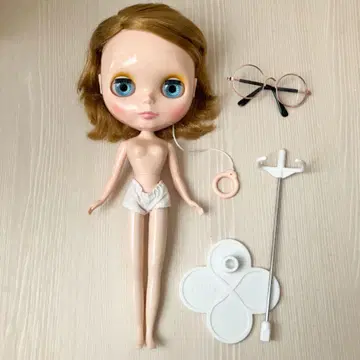 네오 브라이스 니키 래드 스탠드, 안경 포함 Blythe