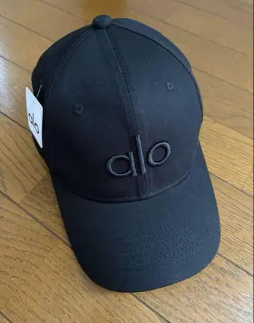 새상품 alo yoga 애로우 요가 로고 자수 캡 블랙