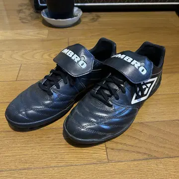 엄브로 26.5cm 풋볼 신발