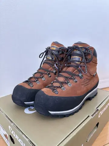 Caravan GK85 등산화 브라운 22.5cm