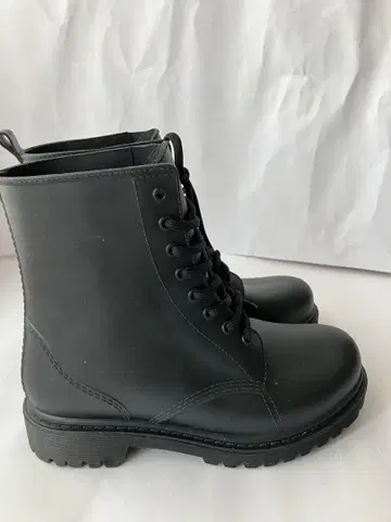 블랙 레이스업 부츠