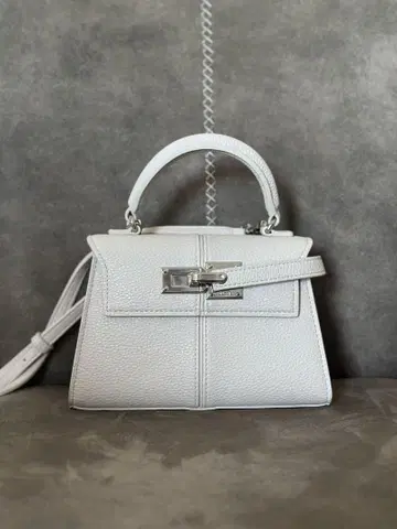 JWPEI Elise 화이트 가죽 핸드백 탈부착 가능한 스트랩