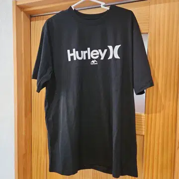 새상품 Hurley 블랙 티셔츠 한정판 TOYAMA 블랙 L 사이즈