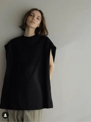 LOHEN 로헨 2023SS 하이 카운트 박스 라인 블라우스 블랙