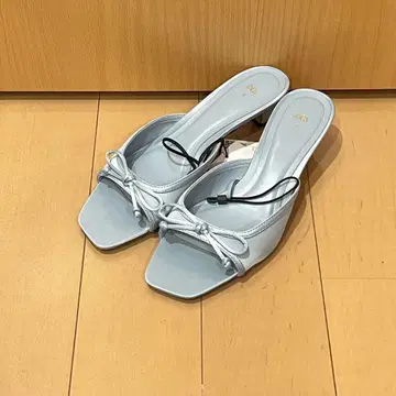 미사용 새상품 자라 샌들 뮬 리본 블루 38 사이즈