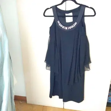 BEARDSLEY 블랙 프릴 드레스