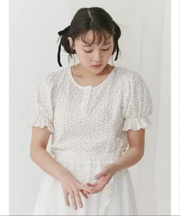 미니 꽃무늬 퍼프 슬리브 상의