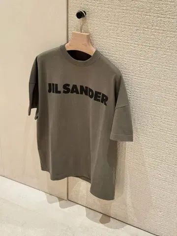 미사용 새상품 질샌더 카키 티셔츠 반팔