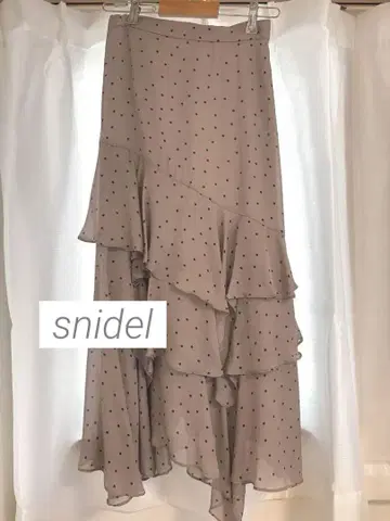 snidel 볼륨 플레어 스커트