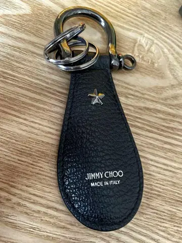JIMMY CHOO 지미추 슈 호른 키링