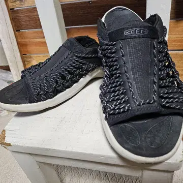 KEEN UNEEK SNK SLIDE 킨 유니크 슬라이드 샌들