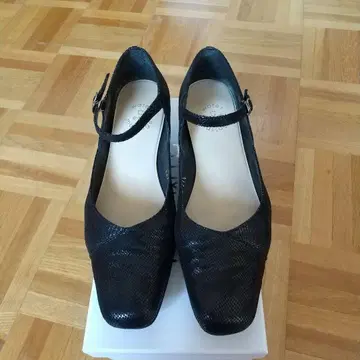히미코 스트랩 펌프스 블랙 23.5cm