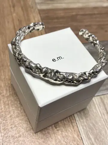 e.m. 텍스처 뱅글 SILVER 팔찌