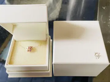 핑크 꽃 모티브 목걸이