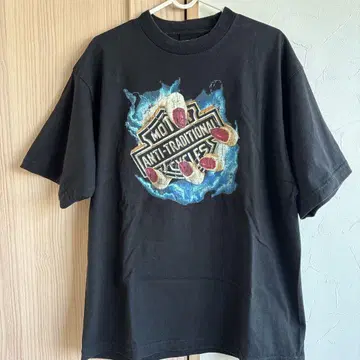 FLUTTER ANTI-TRADITIONAL 티셔츠 L 사이즈
