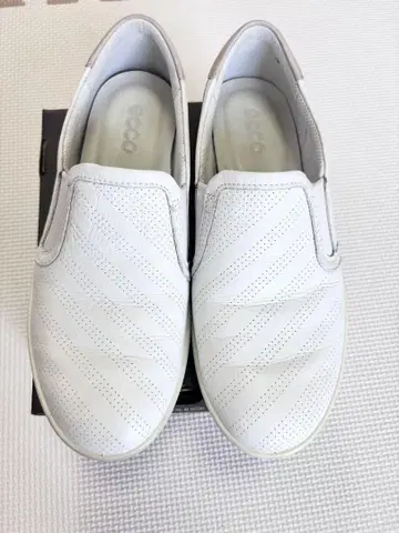 ECCO 화이트 슬립온