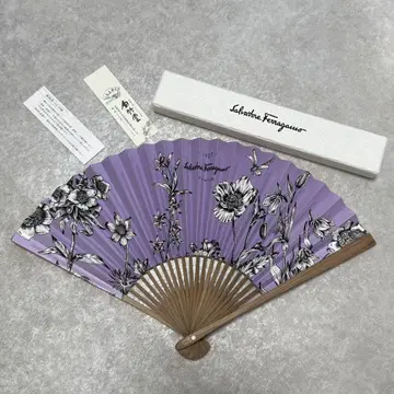 미사용 새상품 살바토레 페라가모 부채 Ferragamo 퍼플 보라색 꽃