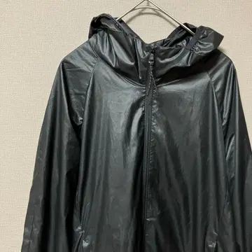 유니클로 풀 집업 얇은 소재 샤카시 후드티(L) 블랙 광택 윈드브레이커