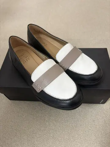 NATURALIZER 로퍼 23 화이트 브라운 블랙