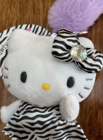 헬로키티 제브라 패턴 키링
