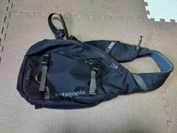 파타고니아 Atom Sling 8L 블랙 바디백