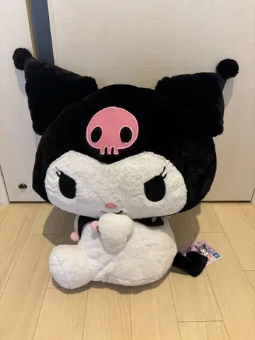 뒤돌아보는 쿠로미짱.