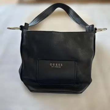 GUESS 블랙 숄더백
