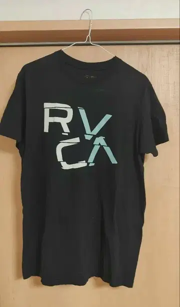 RVCA 블랙 티셔츠 로고 프린트