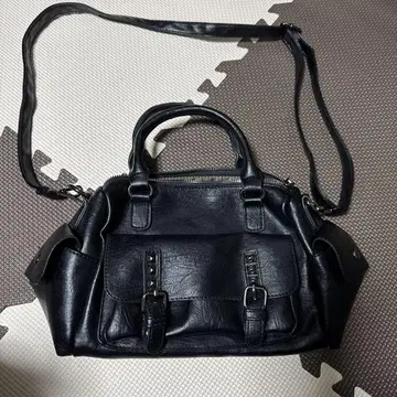 블랙 가죽 숄더백