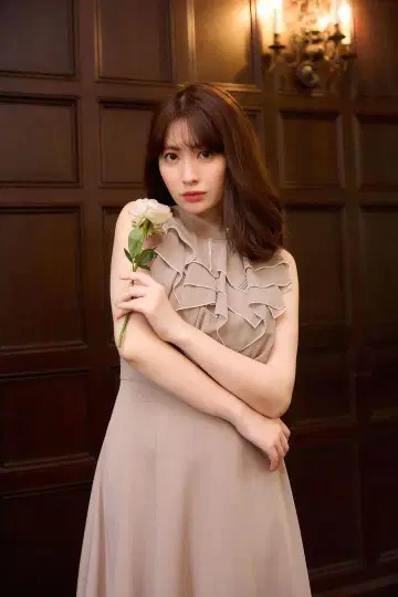 모던 클래식 소매 없는 드레스 Herlipto