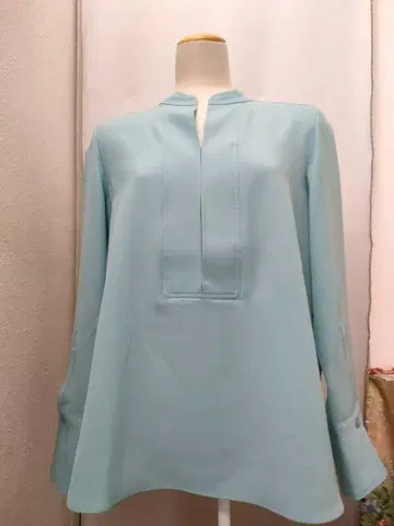알아바일 블루 블라우스 노카라