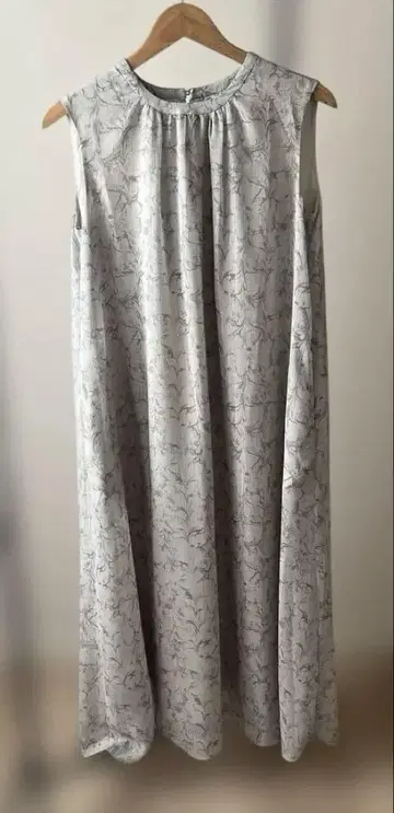 어반 리서치 마블 프린트 슬리브리스 원피스