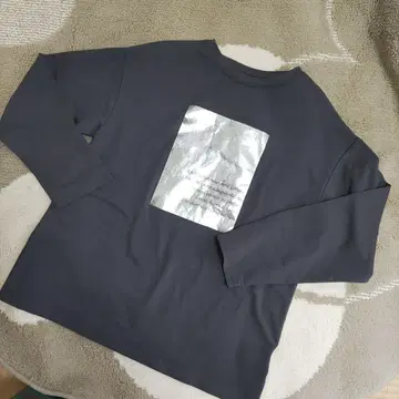 호일 프린트 롱 티셔츠