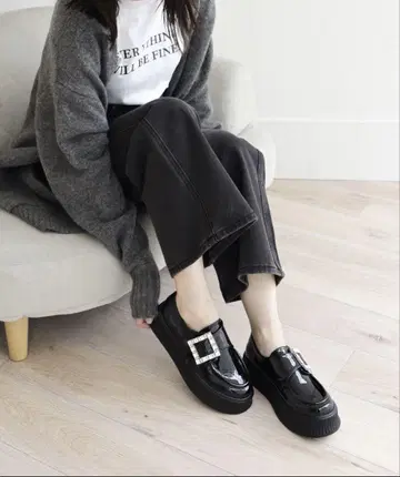 비쥬 모티브 통굽 슬립온 로퍼