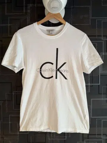 캘빈클라인 CK 티셔츠 S 사이즈