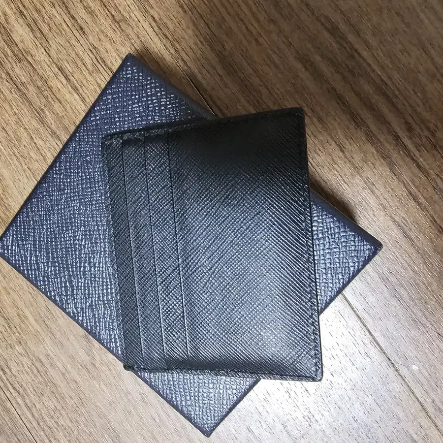 レアカラー　プラダPRADA マネークリップ　財布　ウォレット レアカラー プラダPRADA マネークリップ 財布 ウォレット