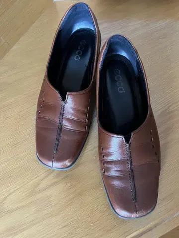 에코 브라운 로퍼