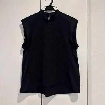 투모로우랜드 슬리브리스 블라우스 36