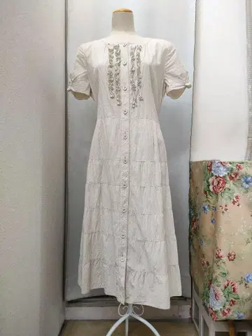 레리안 베이지 스트라이프 프릴 원피스