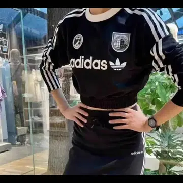아디다스 오리지널스 크롭 티셔츠 블랙 M