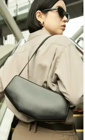 MIESROHE 숄더백