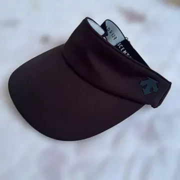 데상트 블랙 바이저