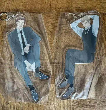 지저귀는 새는 날지 않는다 아크릴 키링
