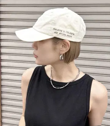 Ungrid 자수 컬러 로고 캡 아이보리