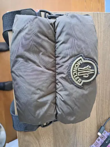 Moncler 숄더백 다크 그레이