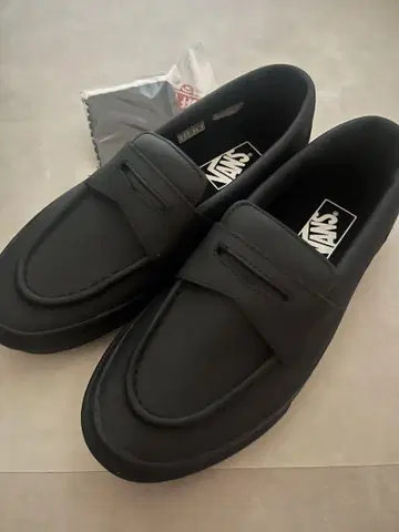 미사용 새상품 VANS V196CF 블랙 로퍼 24cm
