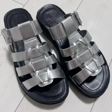 LOWRYSFARM 샌들