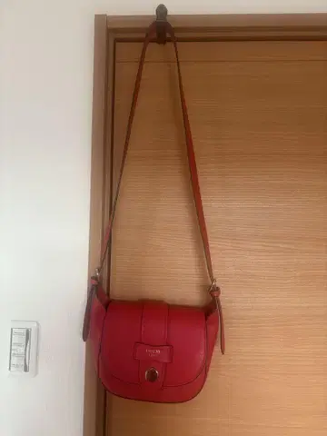 GUESS 1981 숄더백 레드