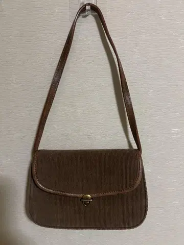 Brandy Melville 브라운 코듀로이 숄더백