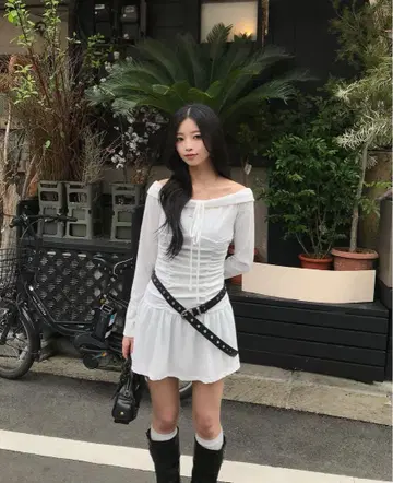 EMMY 리본 오프숄더 플레어 롱 슬리브 원피스
